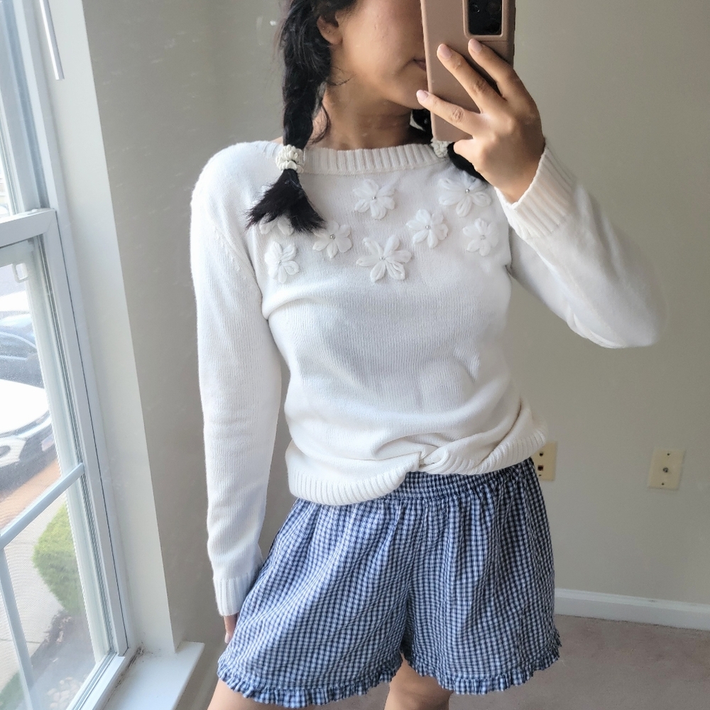 Daisies Embroidered Boatneck Cream Knit Sweater, M